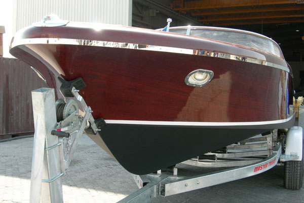 Classic 8.5m runabout bow