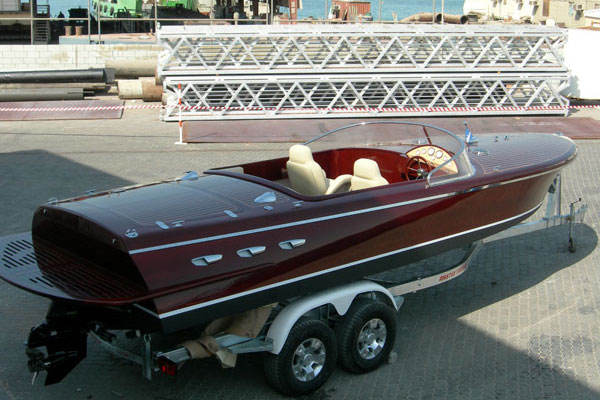Classic 8.5m runabout rear bench seating