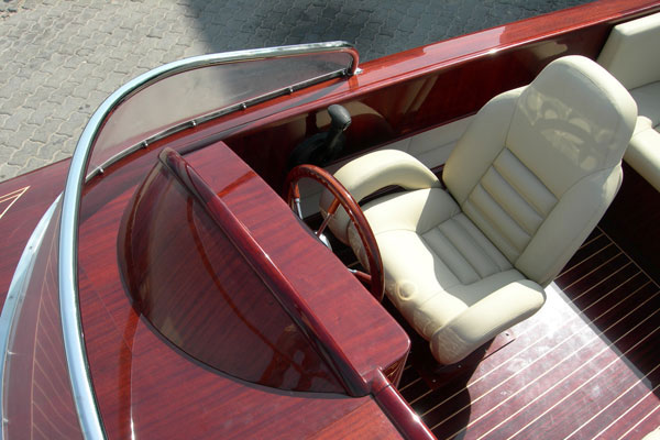 Classic 8.5m runabout profile